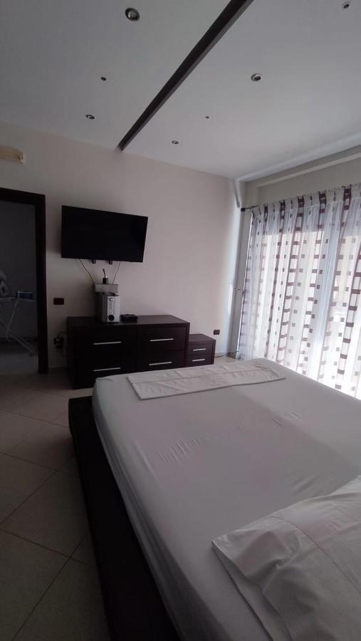 Lolu Apartment Plus Privat Parking Vlorë Buitenkant foto