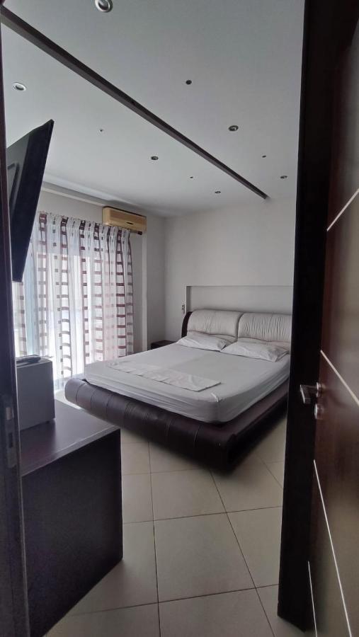 Lolu Apartment Plus Privat Parking Vlorë Buitenkant foto